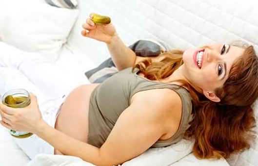 移植后吃牛油果对着床有好处，具体吃几个有讲究